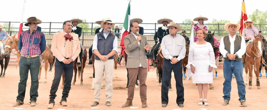 Dentro de las categorías de competencia se encuentran: charrería, caladero, coleadero, carreras de barriles, y otras