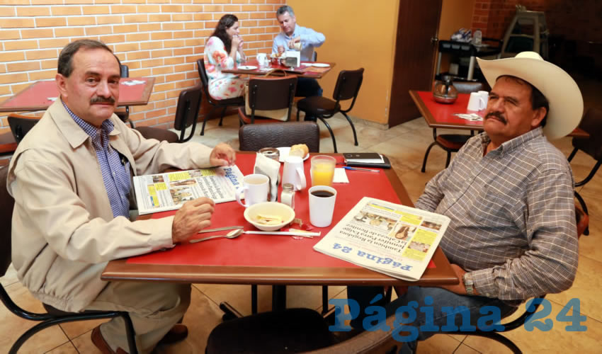 En Las Antorchas almorzaron Alfredo &ldquo;El Mosco&rdquo; Reyes Vel&aacute;zquez, coordinador de asesores en Gobierno del Estado y Abel Lariz Serna