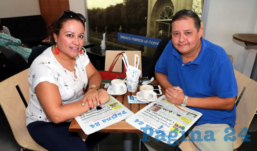 En Caf&eacute; Punta del Cielo departieron Yadira Mart&iacute;nez Am&eacute;zquita y Ricardo Obed Ruiz, periodista