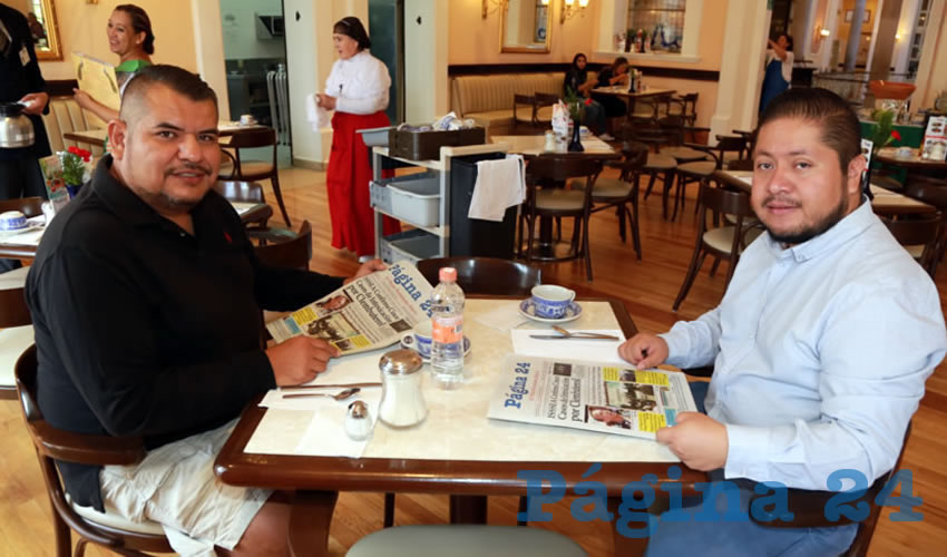 En Sanborns Francia desayunaron Daniel G&oacute;mez Rodr&iacute;guez y Juan Hern&aacute;ndez Ram&iacute;rez