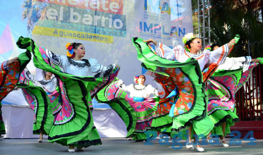 Se present&oacute; la Escuela Municipal de Danz&oacute;n, el ballet folcl&oacute;rico infantil y juvenil &ldquo;Aztl&aacute;n&rdquo;
