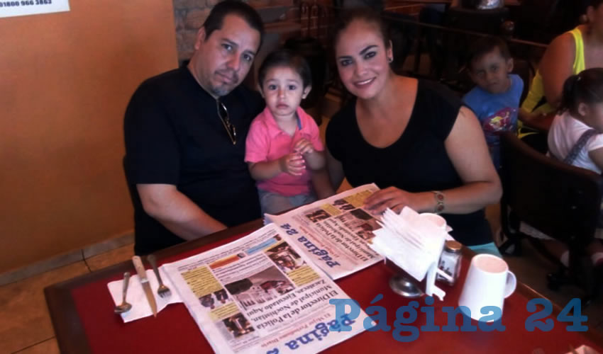 Jaime Uribe Camacho, el ni&ntilde;o Dominic Uribe Compean y Violeta Compean Padilla almorzaron en el restaurante Las Antorchas