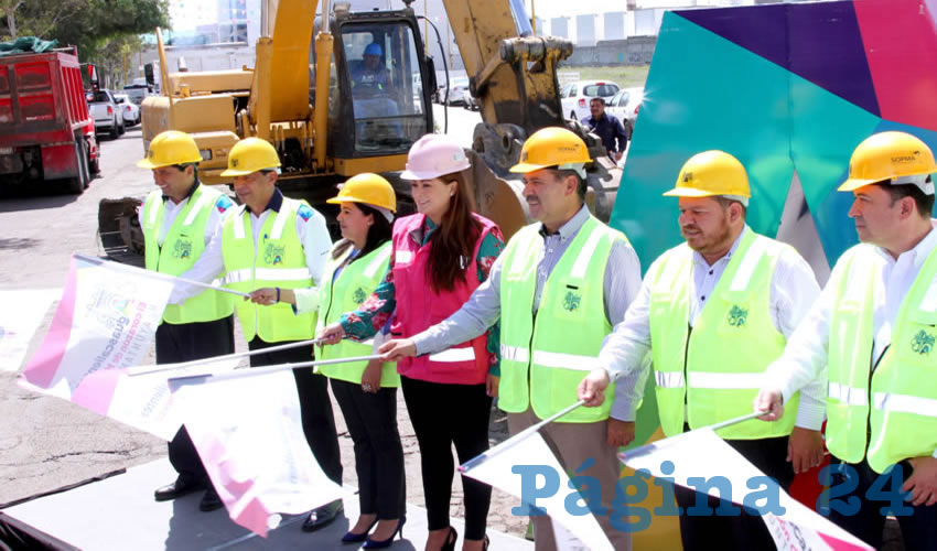 Se da continuidad a la pavimentación de la avenida José María Chávez, por la que, además, circula transporte de carga