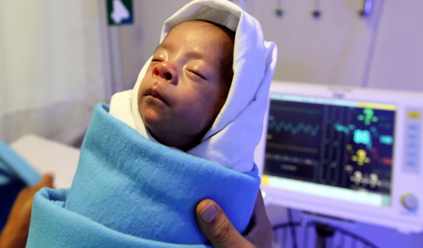El bajo peso corporal y las 34 semanas de gestaci&oacute;n de los beb&eacute;s prematuros, son factores que pueden determinar la retinopat&iacute;a de la prematurez