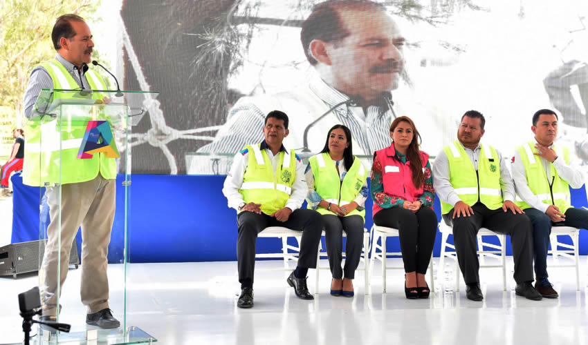 El jefe del Ejecutivo hizo hincapi&eacute; en que est&aacute; garantizada la calidad de los materiales que se utilizan en las obras de Gobierno del Estado