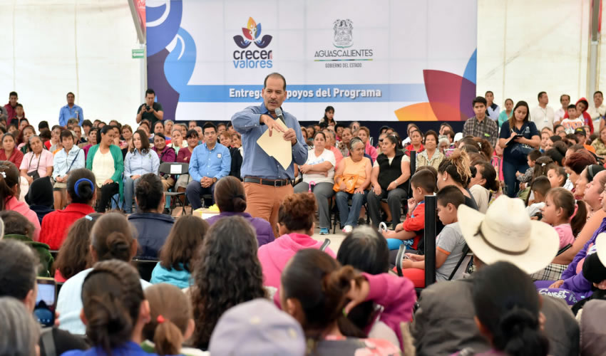 Este año, participan alrededor poco más de 10 mil personas de todos los municipios del estado en el programa Crecer con Valores