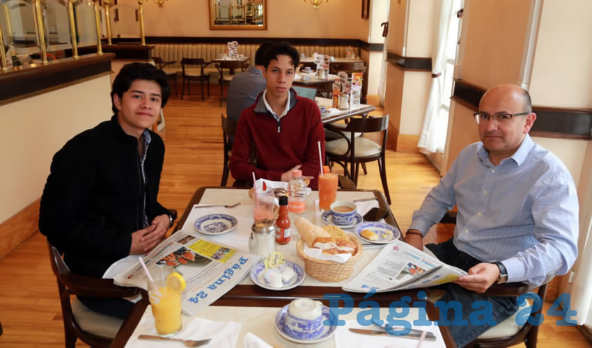 En Sanborns Francia almorzaron Jordi Gavi&ntilde;o Santarriaga, Jacobo Estrada S&aacute;nchez y Jes&uacute;s Alberto Gabi&ntilde;o Ortiz, delegado federal del Instituto Nacional de Migraci&oacute;n en Aguascalientes