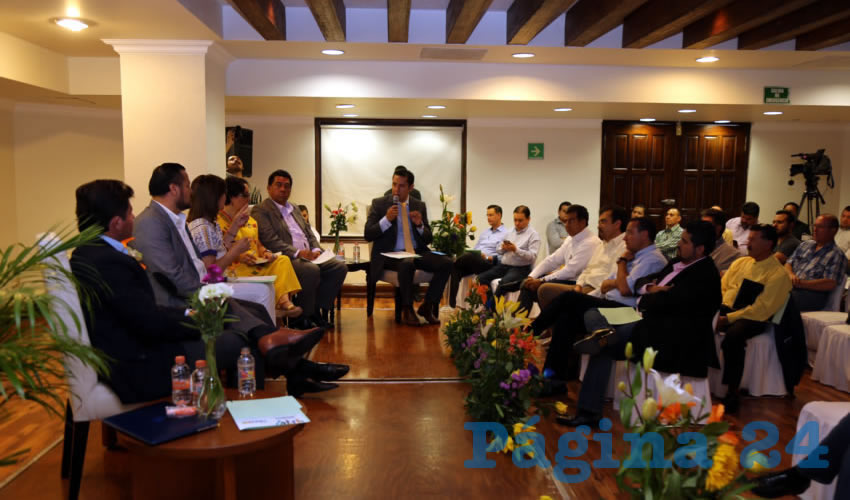 Vamos a construir la manera de una nueva oferta para poder ofrecerle al electorado mexicano una opci&oacute;n distinta a lo que ya conoce, dijeron los participantes