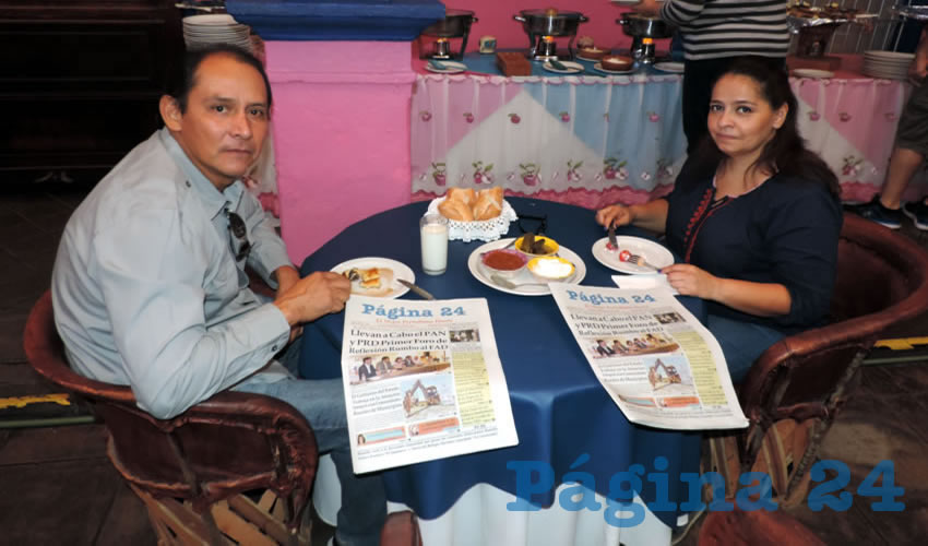 Jos&eacute; Yllescas y Ely Rend&oacute;n degustaron el primer alimento del d&iacute;a en el restaurante La Saturnina