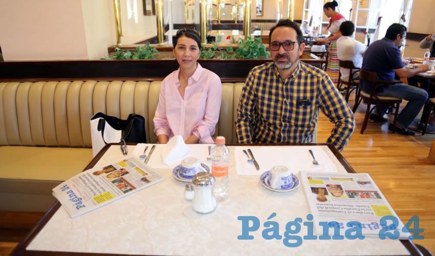 Olivia Encinas Tequida y Gerardo Garc&eacute;s Fierros compartieron el primer alimento del d&iacute;a en Sanborns Francia
