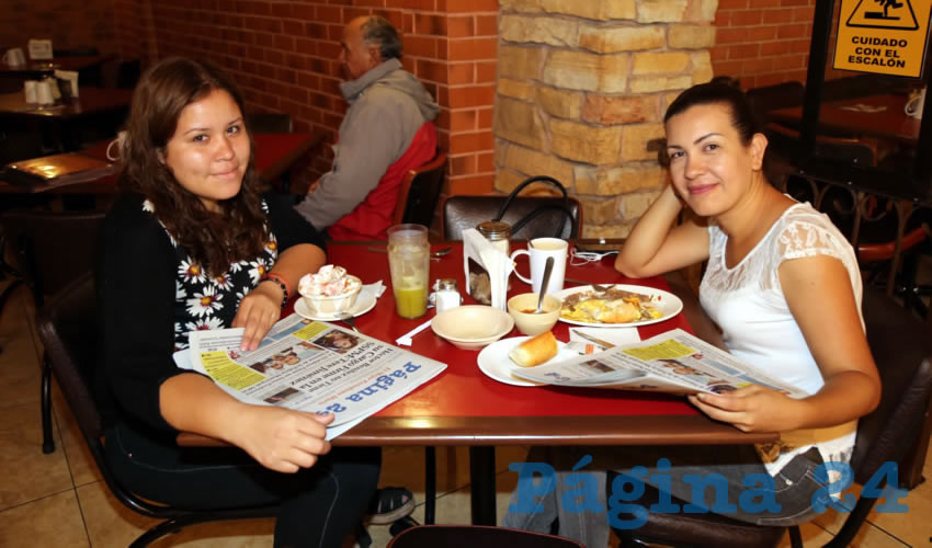 Guadalupe Ruelas Garc&iacute;a y Roc&iacute;o Serna Aranda, compartieron el pan y la sal en el restaurante Las Antorchas