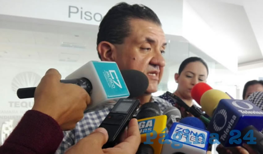 Sin importar la insistencia que Francisco Ayón, secretario de Educación, ha hecho sobre erradicar el pago de cuota escolar a cambio del ingreso de los alumnos, estas podridas prácticas permanecen entre muchos directivos de la ZMG/Foto: Francisco Andalón López 