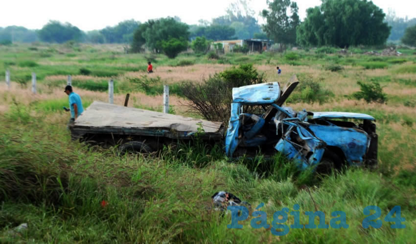 La camioneta Dodge quedó totalmente destrozada