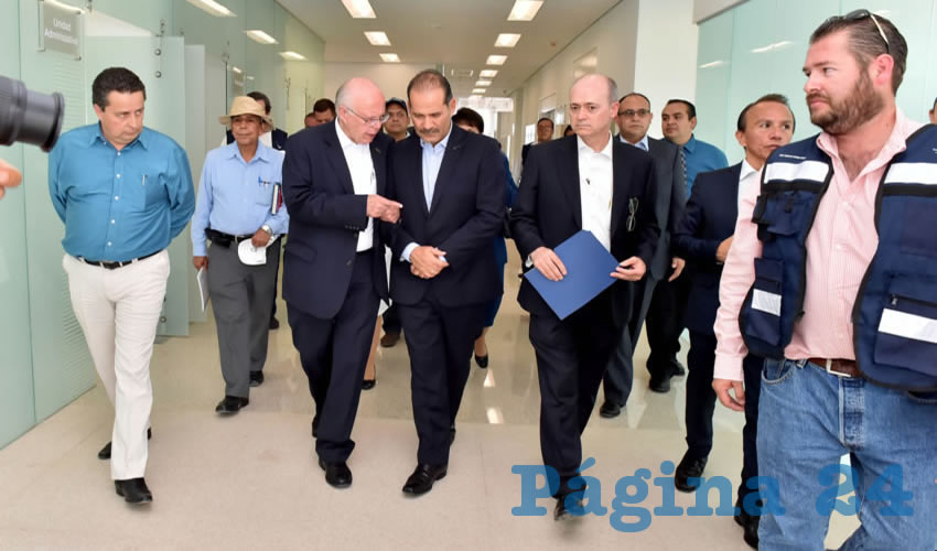 El mandatario estatal presidi&oacute; la entrega del reconocimiento &ldquo;Dr. Fauste Attie&rdquo; al funcionario federal Jos&eacute; Narro Robles