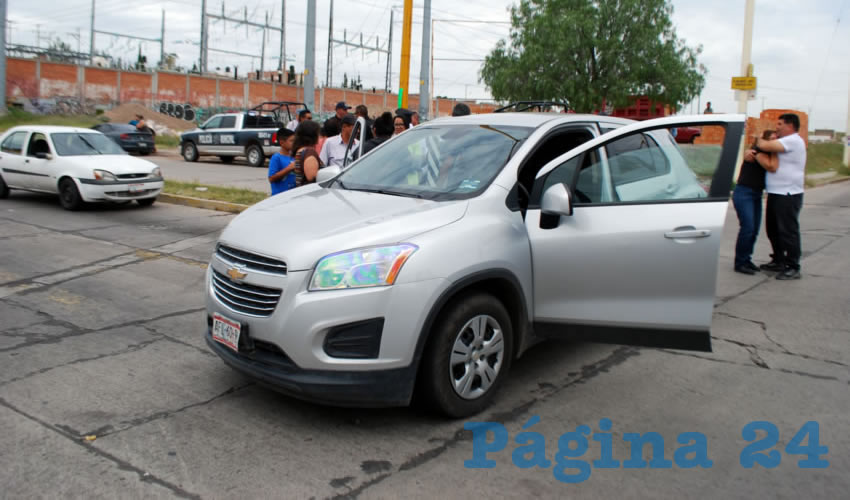 La camioneta Chevrolet Trax, que manejaba el hoy occiso junto a su hermana