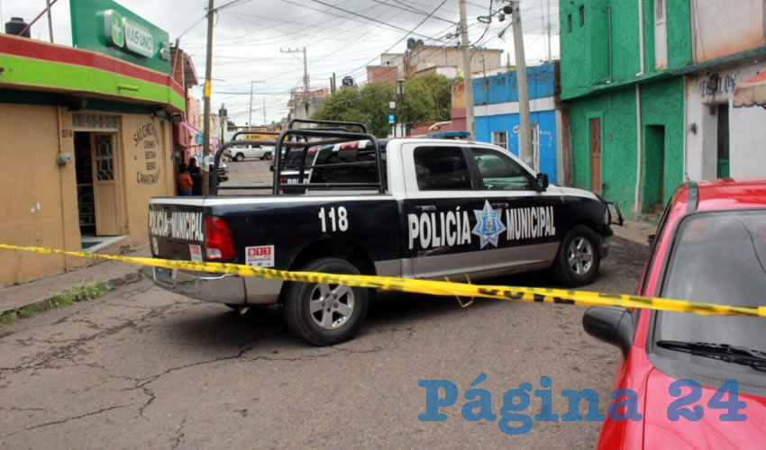 También llegaron patrullas municipales, pero sólo para alarmar más a la ciudadanía y estorbar el trabajo de la prensa