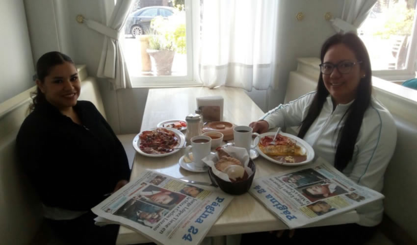 Dolores Zermeño Plascencia y Mónica Salazar Gómez compartieron el pan y la sal en el restaurante Del Centro