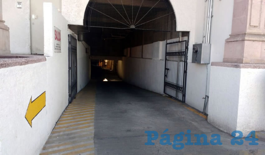 El estacionamiento del banco BBVA Bancomer, en donde habría ocurrido el asalto
