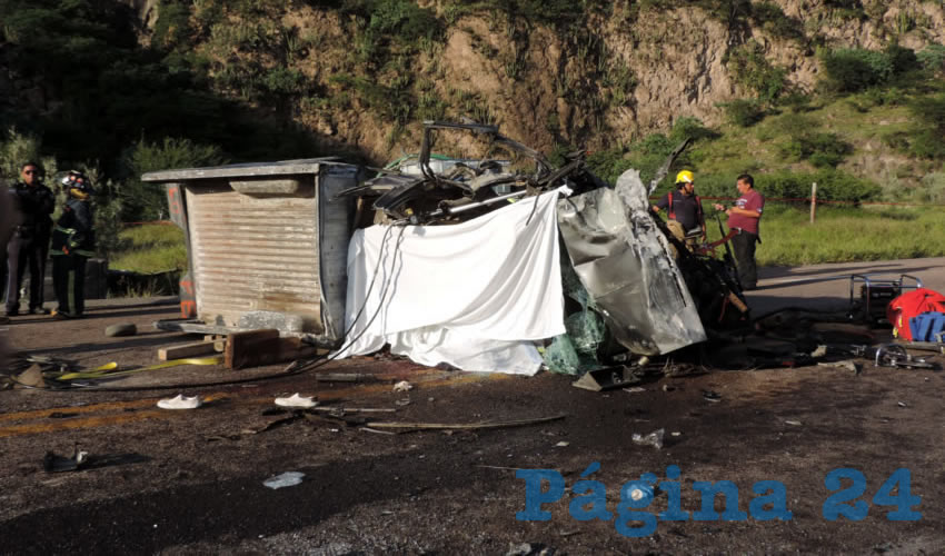 Las cuatro v&iacute;ctimas mortales tripulaban una camioneta Nissan pick up