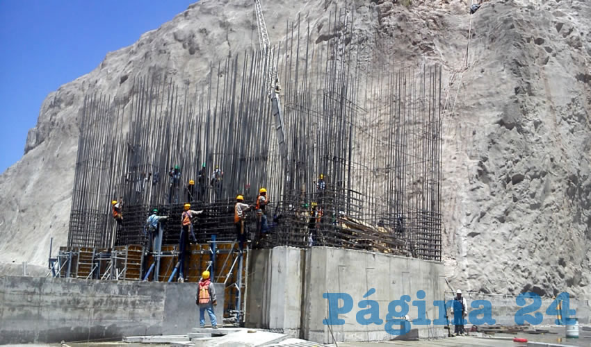 Activistas que exigen que la cortina de la presa El Zapotillo se mantenga en 80 metros advirtieron que interpondrán los recursos necesarios para evitar que la obra crezca a 105 metros de altura y termine inundando sus poblados para dar agua a Guanajuato/Foto: Archivo Página 24