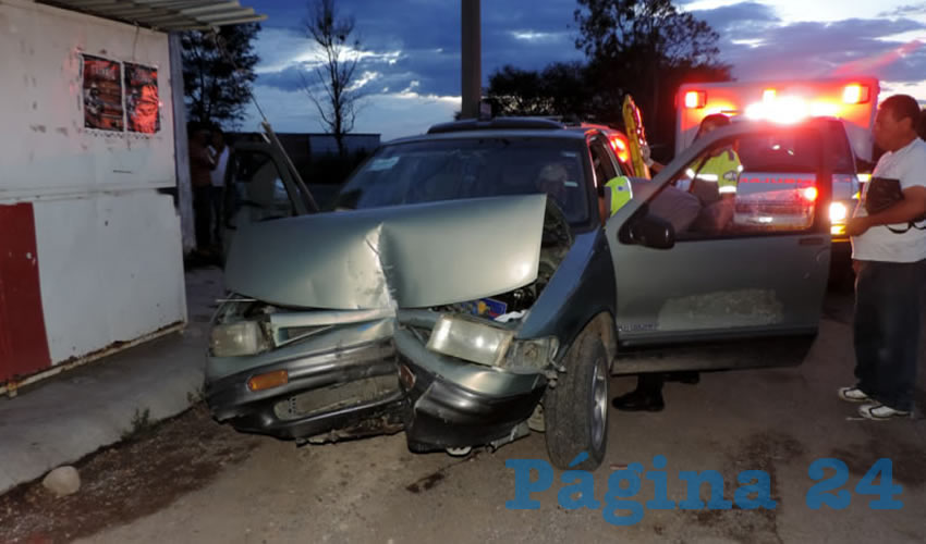 Un matrimonio result&oacute; herido al chocar su camioneta contra un cami&oacute;n torton