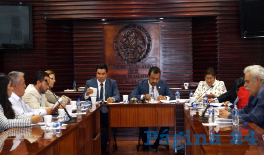 José Luis Medina Lizalde: La remodelación del Estadio Francisco Villa, se pretende realizar con la finalidad de que aumente la capacidad del estadio, de un poco más de 13 mil 800 espectadores, a más de 20 mil, al fin de tener la capacidad que se pide por la Federación Mexicana de Futbol, en caso de que el equipo Mineros de Zacatecas, logre pasar a la primera división (Foto Merari Martínez Castro)