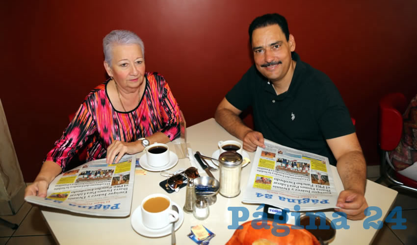 Aurora Leal Mart&iacute;nez, presidenta de la asociaci&oacute;n Juntos en el Camino de la Esperanza, y Antonio Mart&iacute;n del Campo, compartieron el primer alimento del d&iacute;a en el restaurante Mitla