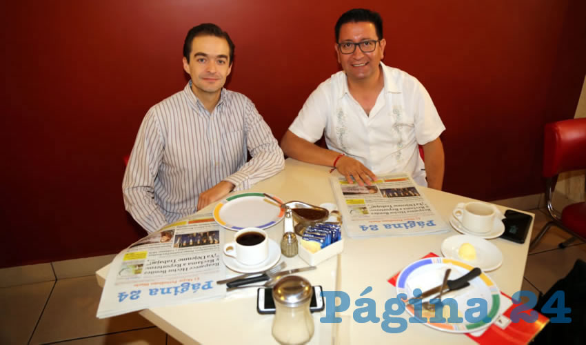 En el restaurante Mitla almorzaron Miguel Romo Reynoso, regidor del Municipio de Aguascalientes, y Marco Antonio L&oacute;pez Rojas, delegado del Instituto Nacional de Personas Adultas Mayores (Inapam