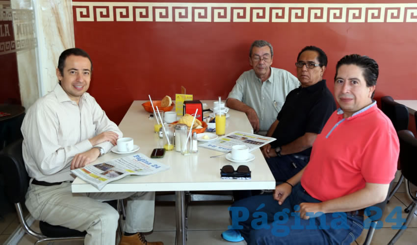 En Sanborns Francia desayunaron Rodrigo Iv&aacute;n Infante de Alba D&aacute;vila, delegado de la Profeco y Marco D&iacute;az D&iacute;az