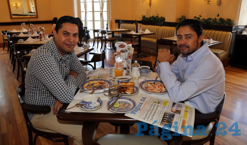 Eduardo Flores Ram&iacute;rez, Jos&eacute; Romo Morales, Juan Rivera Vera y Salvador D&aacute;vila Mu&ntilde;oz compartieron el primer alimento del d&iacute;a en el restaurante Mitla