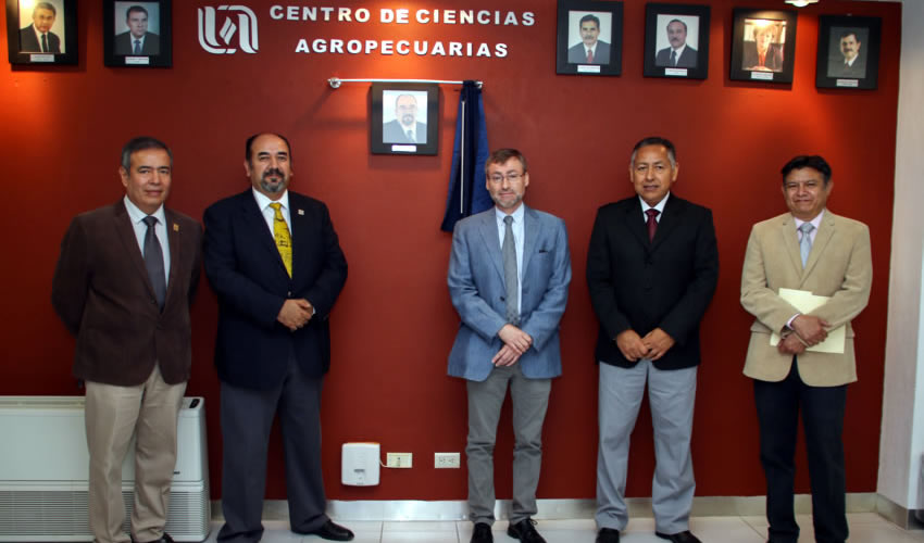 Se devel&oacute; la foto, en la sala de exdecanos del Centro de Ciencias Agropecuarias (CCA), de Gabriel Ernesto Pall&aacute;s Guzm&aacute;n