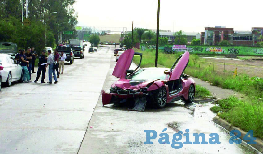 Alejandro Ruano, “El Karton”, “El Cartoon” o “El Cartucho”, pereció en la sala de shock de la Cruz Verde; tras recibir los balazos perdió el control del lujoso auto BMW I8 rojo, el cual circuló a la deriva hasta que finalmente chocó contra cuatro vehículos, afortunadamente nadie más resultó lesionado/Fotos: Especial