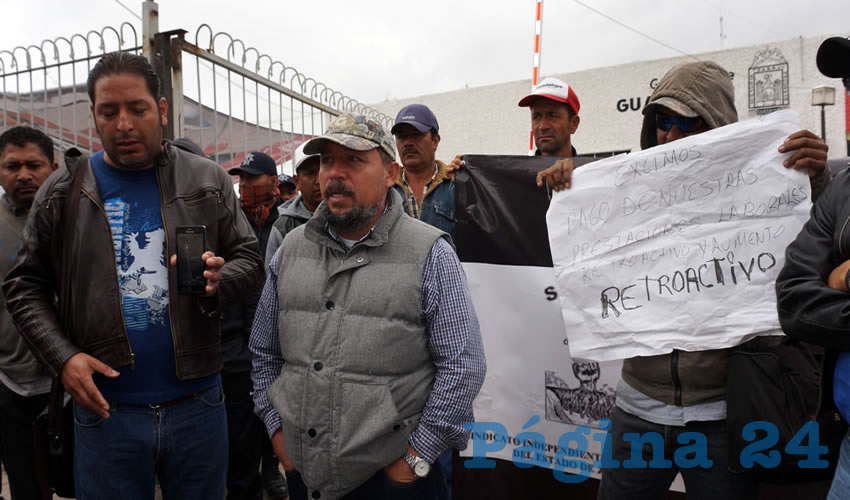 A decir de Rivera Nieto, son cerca de 68 trabajadores con quien el ayuntamiento tiene prestaciones pendientes y supuestamente les adeudan una bolsa cercana a los 200 mil pesos (Foto Merari Martínez Castro)