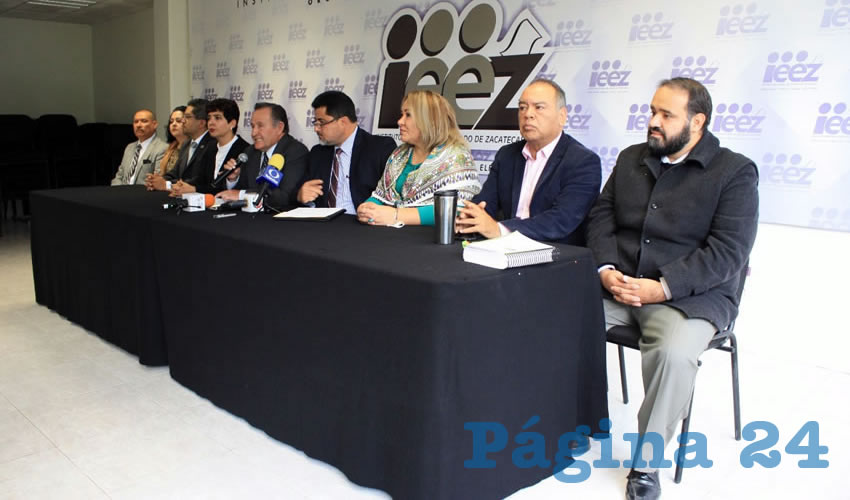Virgilio Rivera Delgadillo, consejero presidente del Instituto Electoral del Estado de Zacatecas (IEEZ) y Matías Chiquito Díaz de León delegado del Instituto Nacional Electoral (INE) dieron a conocer detalles del inicio del proceso electoral en cara a las votaciones del año 2018. (Foto Manuel Medina)
