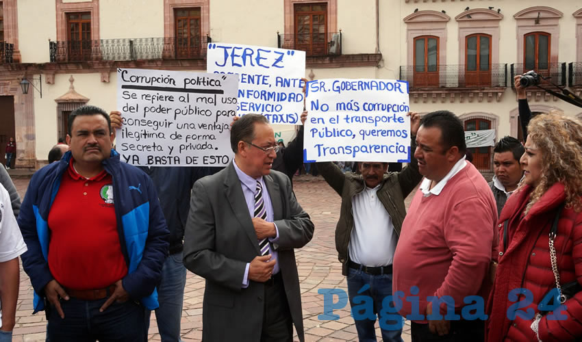 Miguel Rivera Villa, titular de la Subsecretaría de Transporte y Vialidad: Se vuelve un tema de corrupción y de impunidad cuando andan circulando otro tipo de vehículos como los avanzas y otro tipo de unidades que no tienen concesión, pero que lo hacen al cobijo de que no pasa nada”. (Foto Merari Martínez)