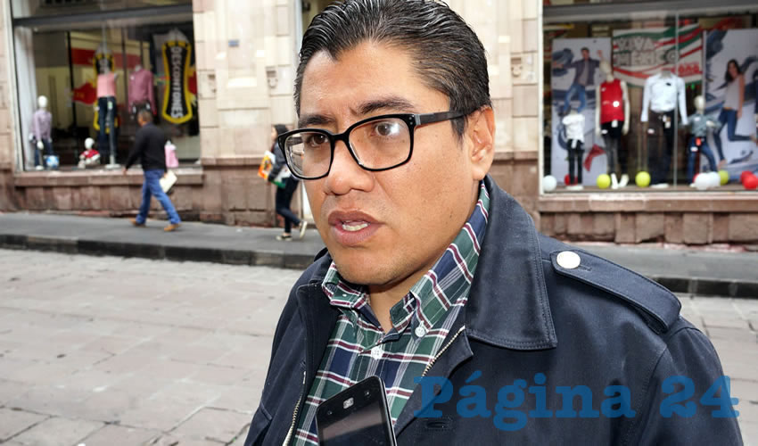 Saúl Monreal Ávila: Las redes sociales de Alejandro Tello Cristerna, ya dejan saber el descontento social existente contra el gobernador, pues en sus publicaciones por el primer informe, la ciudadanía comenta indignada y enfadada contra el mandatario estatal (Foto Merari Martínez Castro)