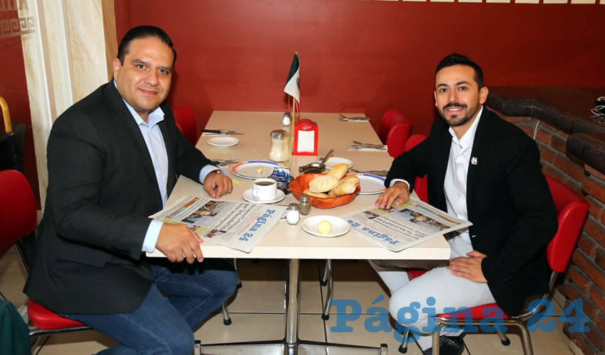 En el Mitla almorzaron José Juan Sánchez Barba, presidente del Comité Directivo Municipal del PAN Aguascalientes, y Christian Gutiérrez Márquez, director de Cooperación Financiamiento y Asuntos Internacionales de la Oficina Ejecutiva de la presidenta municipal