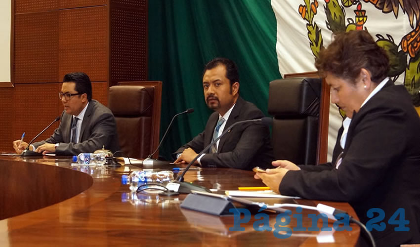 La sesión de la Comisión Permanente, fue dirigida por el diputado Osvaldo Ávila Tizcareño, quien era el presidente y llamó a la votación de los diputados para la elección de la mesa directiva del mes de septiembre (Foto Merari Martínez Castro)