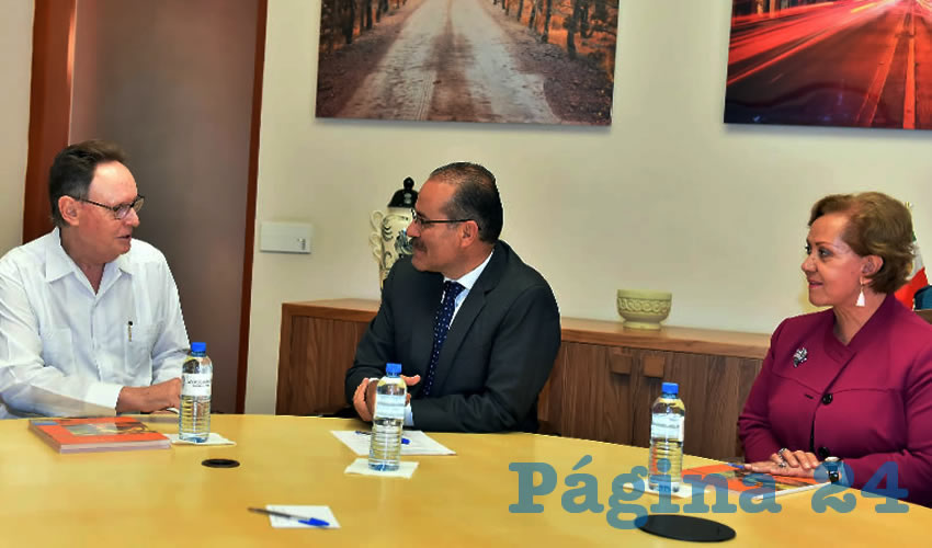 Mart&iacute;n Orozco Sandoval agradeci&oacute; la deferencia y reiter&oacute; el compromiso que mantiene el Gobierno del Estado con la promoci&oacute;n del arte y la cultura