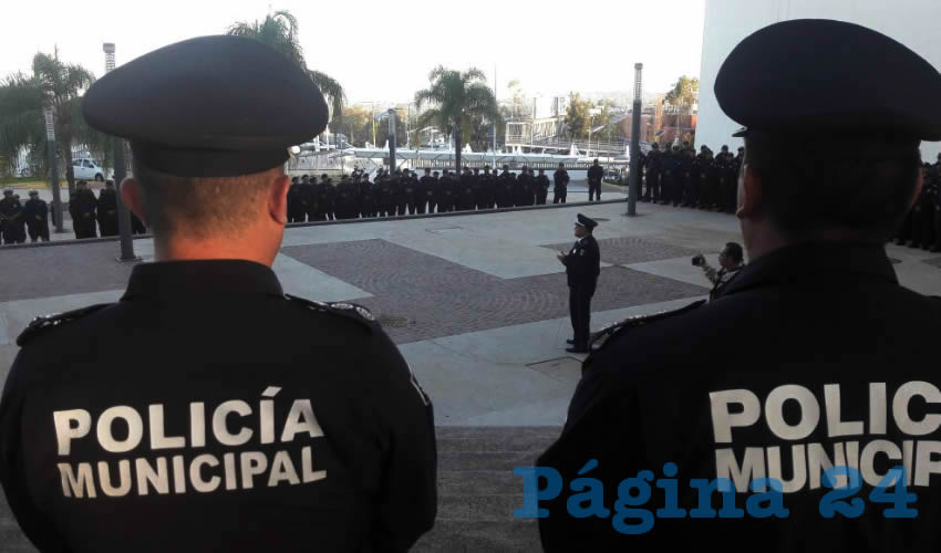 El flamante secretario de Seguridad P&uacute;blica Municipal, Antonio Mart&iacute;nez Romo, se reuni&oacute; con m&aacute;s de 200 polic&iacute;as preventivos y de vialidad para marcar las nuevas pautas en la corporaci&oacute;n