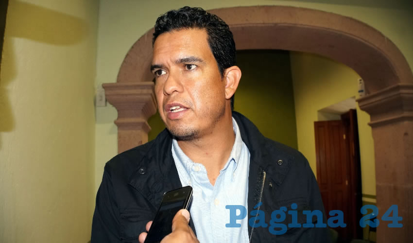Reynaldo Delgadillo Moreno, presidente municipal de Calera de Víctor Rosales: Para que las personas se inscriban a trabajos como el de policía municipal, es necesario darles sueldos justos y bien pagados (Foto Merari Martínez Castro)