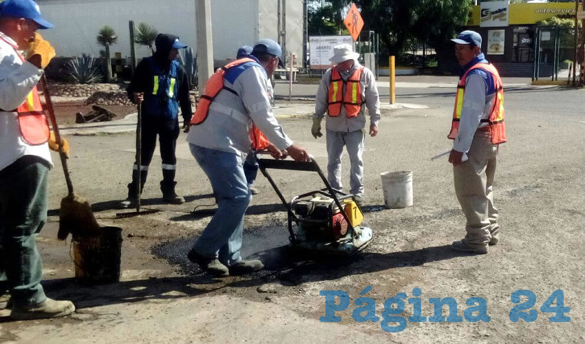 Los n&uacute;meros para reportar baches son el 072 y el n&uacute;mero de WhatsApp 449 273 40 40