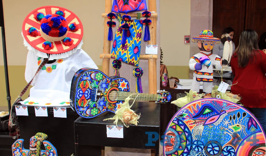 En este evento estuvo presente la titular de la Sub secretaría de Desarrollo Artesanal, Rosa Elvira Campos, quien dio a conocer que existieron dos categorías, las cuales fueron Piezas decorativas y Piezas utilitarias (Foto: Rocío Castro Alvarado)