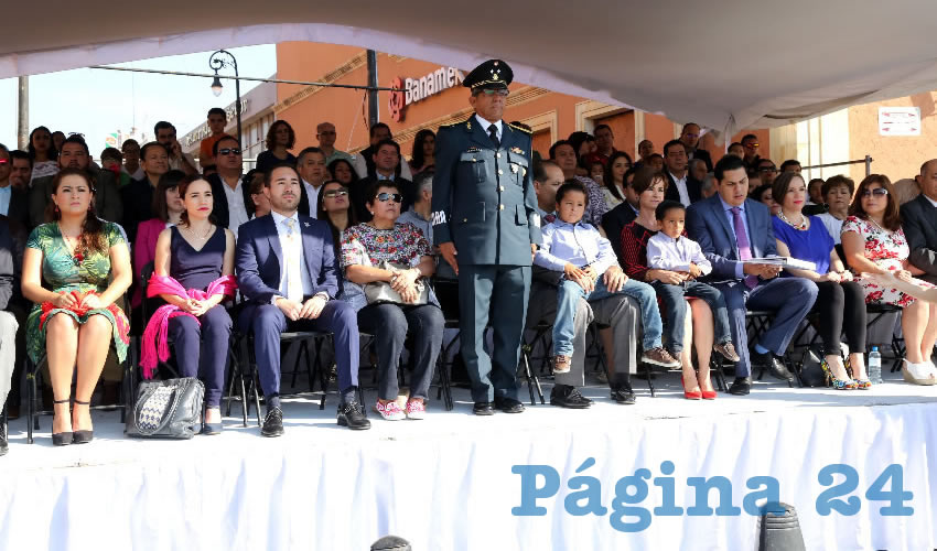 “Este desfile, es una muestra de la lealtad y amor por México”, expresó el mandatario estatal (Foto: Eddylberto Luévano Santillán)