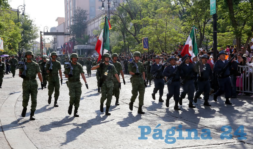 El desfile se desarrolló en un ambiente festivo, familiar y de respeto; hubo saldo blanco al finalizar