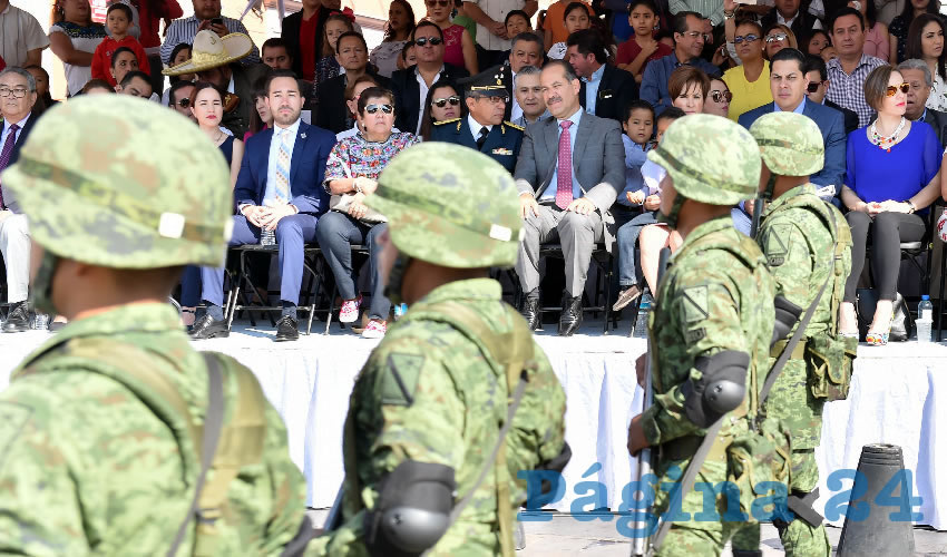 El gobernador del Estado, Martín Orozco Sandoval, presidió la ceremonia de Honores a la Bandera y el Desfile Cívico-Militar por el 207 Aniversario de la Independencia de México