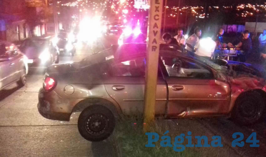 Por ignorar la luz roja del sem&aacute;foro, Jes&uacute;s Manuel Hern&aacute;ndez Mac&iacute;as fue chocado por una camioneta Nissan