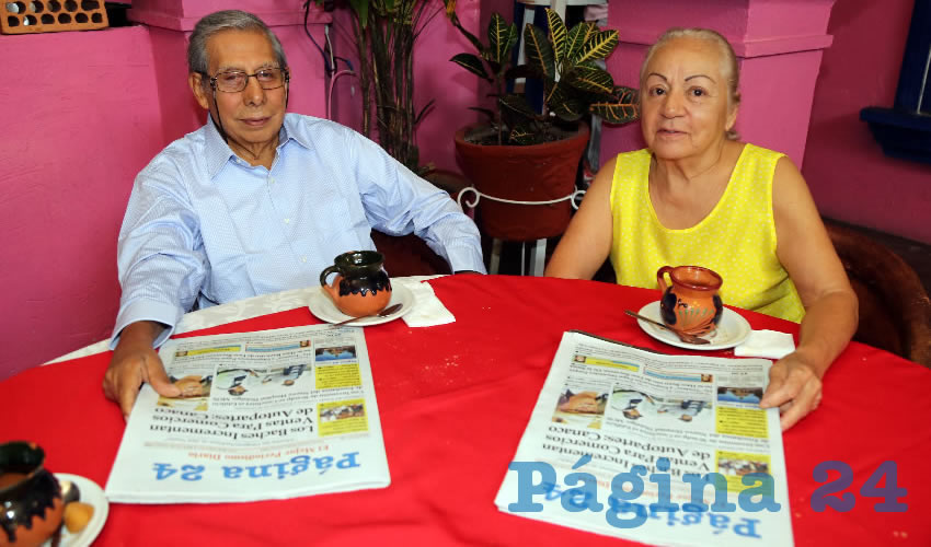 En La Saturnina almorzaron Francisco Javier G&oacute;mez Garc&iacute;a y Mar&iacute;a Elena Uribe J&aacute;come, que nos visitan de la Ciudad de M&eacute;xico