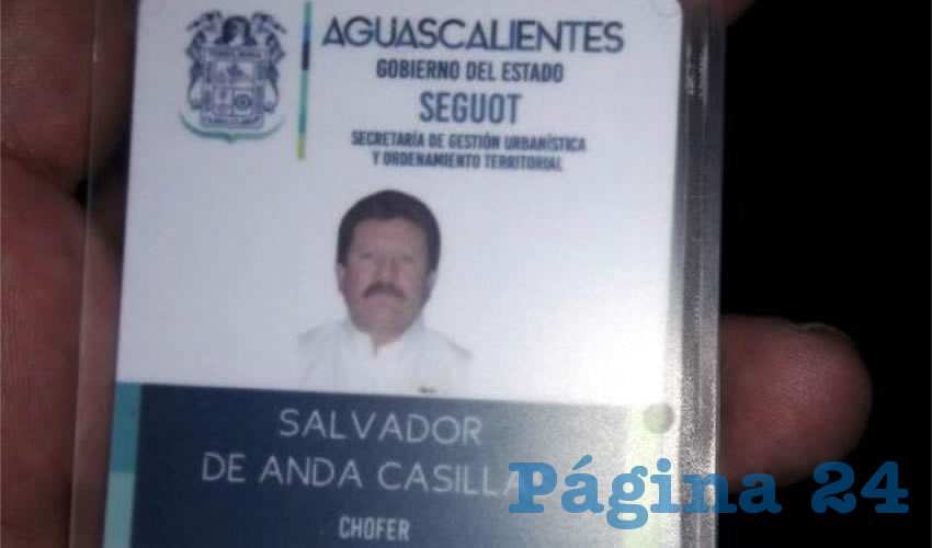 El gafete que portaba a Salvador de Anda Casillas
