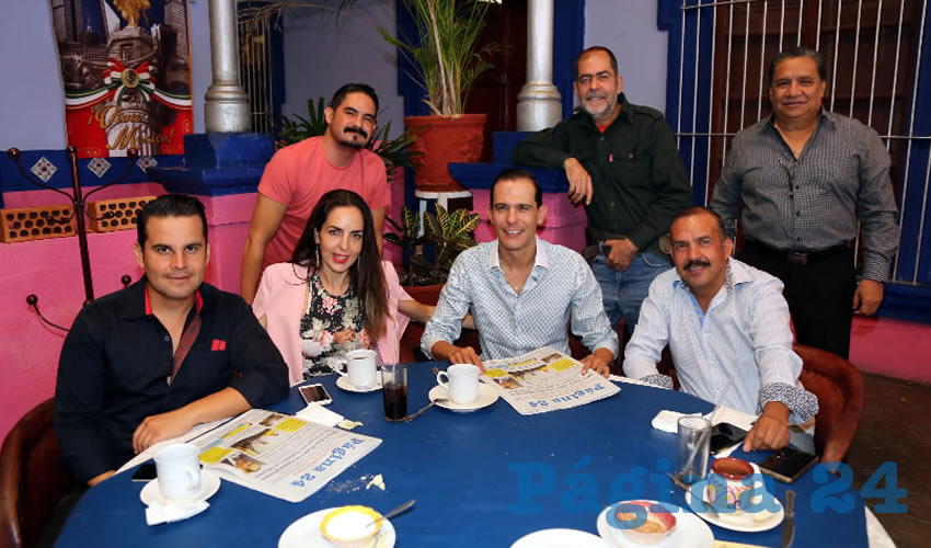 Vicente Pérez Almanza, Cristóbal Montoya Avendaño, Paula Martín de Anda, Oswaldo Rodríguez García, Jorge Martín Jáuregui, Alberto Márquez Ibarra y Baudelio Pérez Díaz de León desayunaron en el restaurante La Saturnina